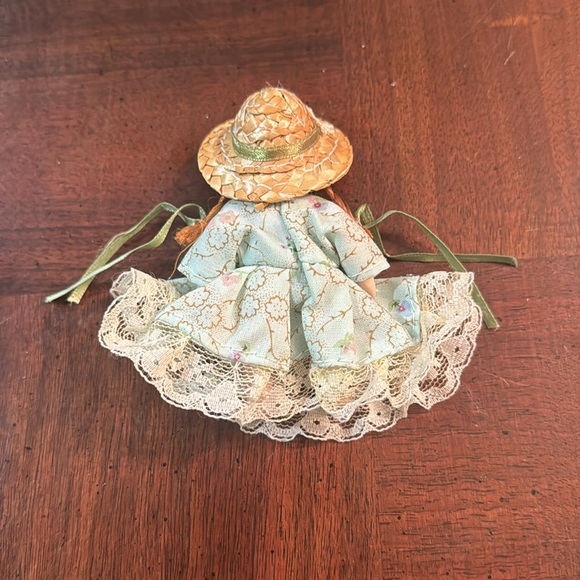Vintage Doll Anne of Green Gables Figurine 3.5" tall Lace Dress - Picture 2 of 7